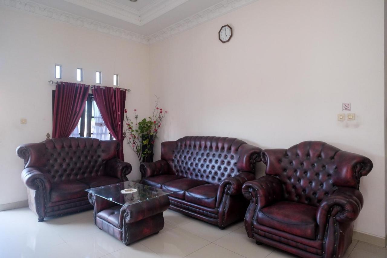 ホテル Reddoorz Near Umy Yogyakarta Ngabean エクステリア 写真